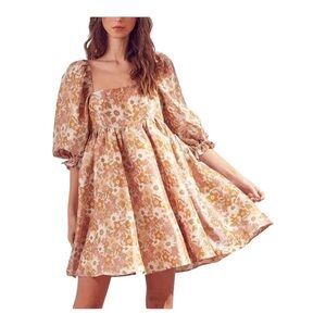NWOT Storia Floral Puff Sleeve Dress
